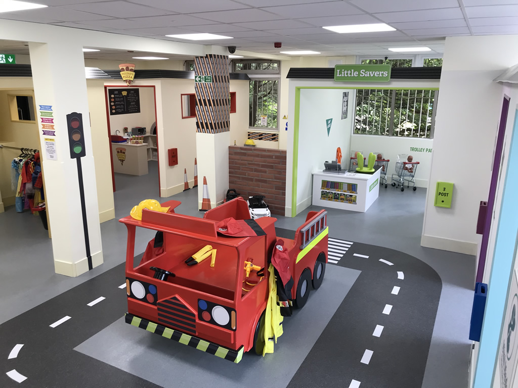 TW Mummy visits Little Street Sevenoaks - image